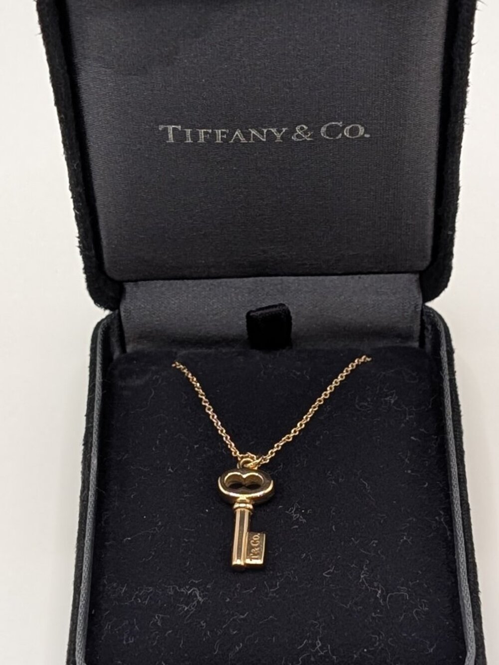 Tiffany & Co. Oval Key Pendant Necklace - Gold Tiffany Keys